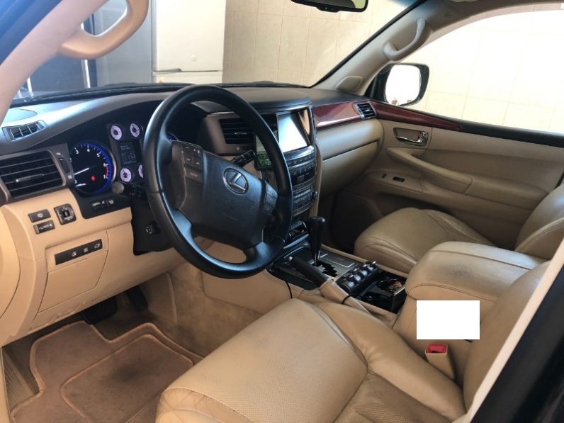 Lexus LX