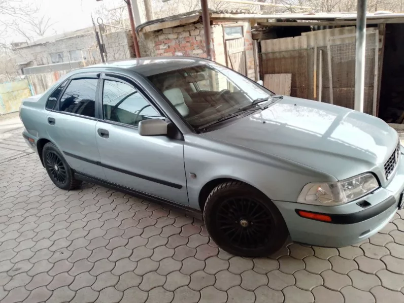 VOLVO C40