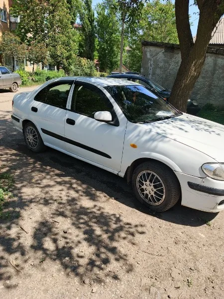 Nissan Almera
