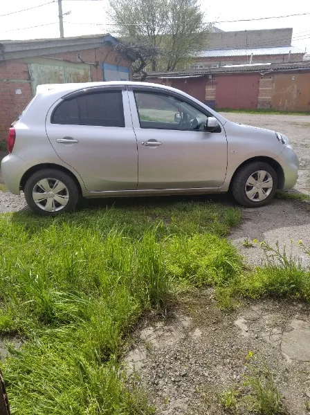 Nissan March